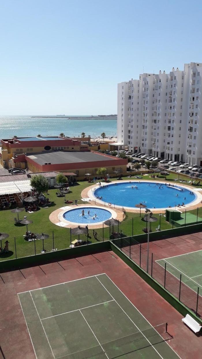 Gatu Arena " Preferente Mayores De 25 Anos Y Familias " El Puerto de Santa Maria Bagian luar foto